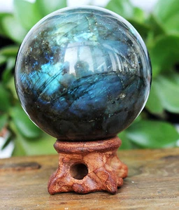 Bola de esfera de cristal labradorita flash azul y dorado de 440 g con soporte de palo de rosa - Imagen 1 de 12