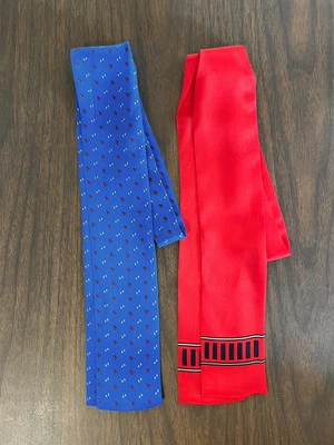 2 Corbatas de Seda Vicky Davis Vintage Azul Rojo Estampado Rayas Años 60 70 Vera Ascot Foto 1 de 4