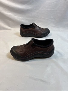 •Clarks Women's 6 (M) Muckers Waterproof Leather Zipper Duck Shoes Red VTG - Picture 1 of 9