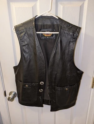 Chaleco Harley-Davidson de cuero negro para hombre talla mediana falta un botón  Foto 1 de 4