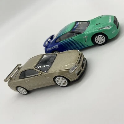 Lote de 2 GREENLIGHT Nissan Skyline GTR Falken y R34 en aliento de sílice dorado Foto 1 de 4