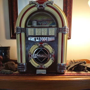 Faux jukebox Crosley Cr11 Radio Cassette