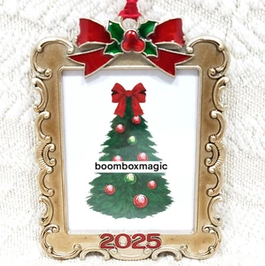 🎄 2025 ADORNO DE ÁRBOL DE NAVIDAD ESTILO VINTAGE MARCO DE FOTOS DORADO con ARCO ROJO - Imagen 1 de 10