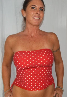 Camiseta tankini DKNY sin tirantes roja a lunares talla 14 Foto 1 de 4