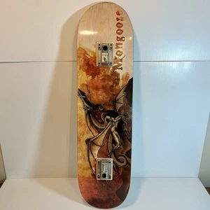 Mongoose Skateboard Dragon 31x8 Deck con placas base y capos - Imagen 1 de 9