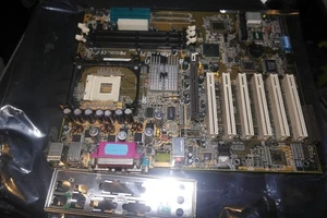 Placa madre ABIT BL7 Socket 478 SD RAM ATX AGP PCI IDE con protector de E/S - Imagen 1 de 13