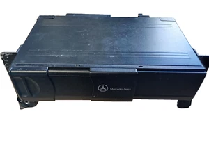 CD Wechsler MC3010 aus Mercedes CLK 500 W209  A2038209089 - Bild 1 von 5