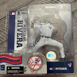 McFarlane Mariano Rivera NYYYankees Nadelstreifen Variante Actionfigur signiert - Bild 1 von 5