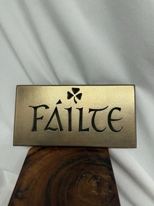 Placa de pared The Wild Goose Studio FAILTE diseño celta hecha en Irlanda bronceada - Imagen 1 de 5