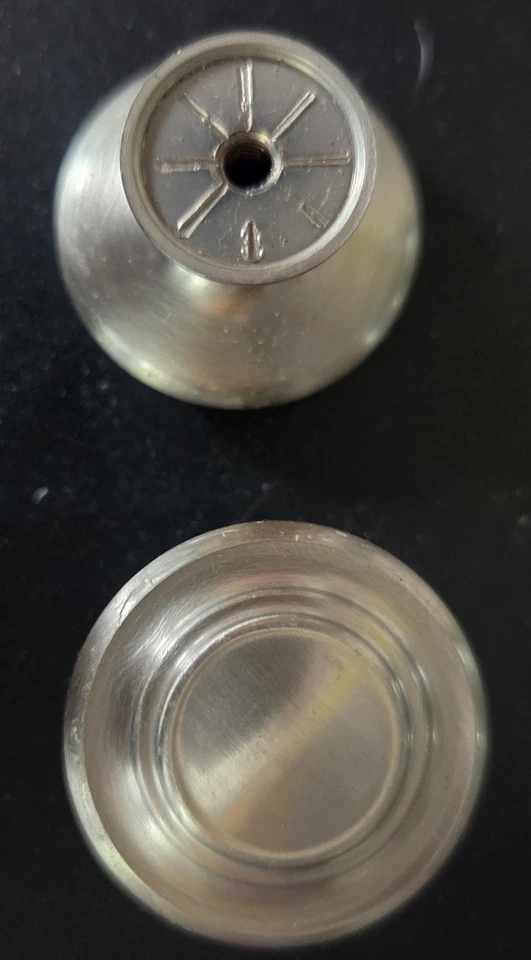 Cuatro perillas anilladas de níquel cepillado Berenson Hardware estilo tradicional zinc (42) Foto 1 de 4