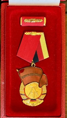 Bandera del Trabajo de Alemania Oriental 2ª Clase Medalla Decoración RDA RDA Banner der Werk Foto 1 de 4