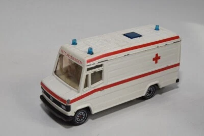 B67 1:55 SIKU 2011 MERCEDES-BENZ 809D VAN BUS AMBULANZA BUONE CONDIZIONI. 4 - Immagine 1 di 4