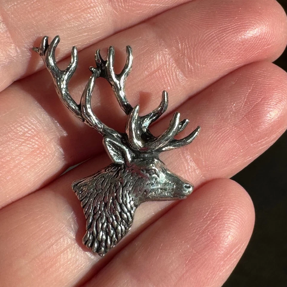 Increíble prendedor de solapa de ciervo ciervo peltre marrón A. R. ciervo AR Foto 1 de 3