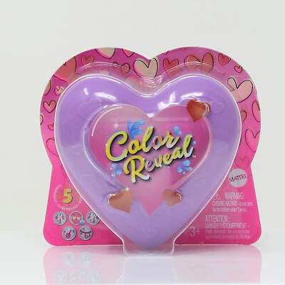 Barbie Color Reveal Mascota con 5 Sorpresas, Collar de 3 Dijes Día de San Valentín Foto 1 de 4