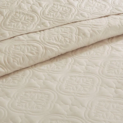 IVORY CREAM XXL 3pc Queen BEDSPREAD SET : COTTAGE MEDALLION MATELASSE QUILT - Image 1 of 4