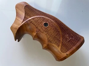 New! Hardwood Grip For Taurus Medium/Large Farme Square Butt .357 Checker Carved - Picture 1 of 7