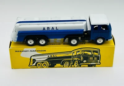 MARKLIN Western Germany #8032 TREIBSTOFF-TANKWAGEN Truck Aral Blue in BOX !!! - Image 1 of 4