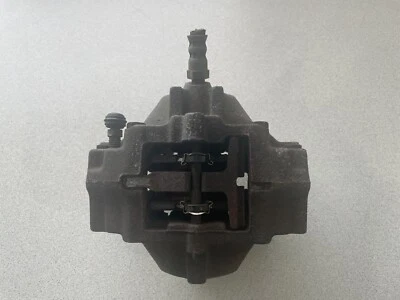 MERCEDES-BENZ E320 E430 W210 1996-2002 ~ PINZA DE FRENO TRASERA IZQUIERDA ~ A0014203583 Foto 1 de 4