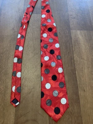 Corbata Balmain roja a lunares grandes Foto 1 de 4