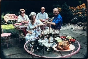 Vintage 35mm Ektachrome Kodachrome Slide Family Outdoor Dinner 1987 - Bild 1 von 4