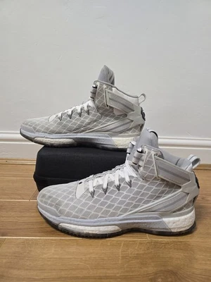 Adidas D Rose 6 Boost Sz 11 Uk - Image 1 of 4