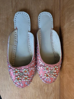 Zapatillas Indias Hechas a Mano Cuero Coral Mujer Espalda Abierta Zapatos EE. UU. 8/8.5 Foto 1 de 4