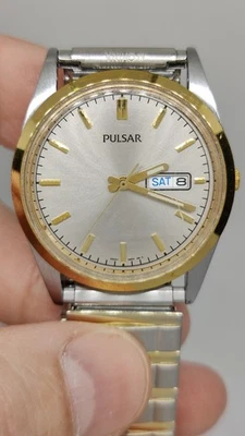 Antigo Relógio Pulsar Masculino 35mm Prata Tom Dourado VX33-0AB0 Dia Data Nova Bateria Limpa - Imagem 1 de 4