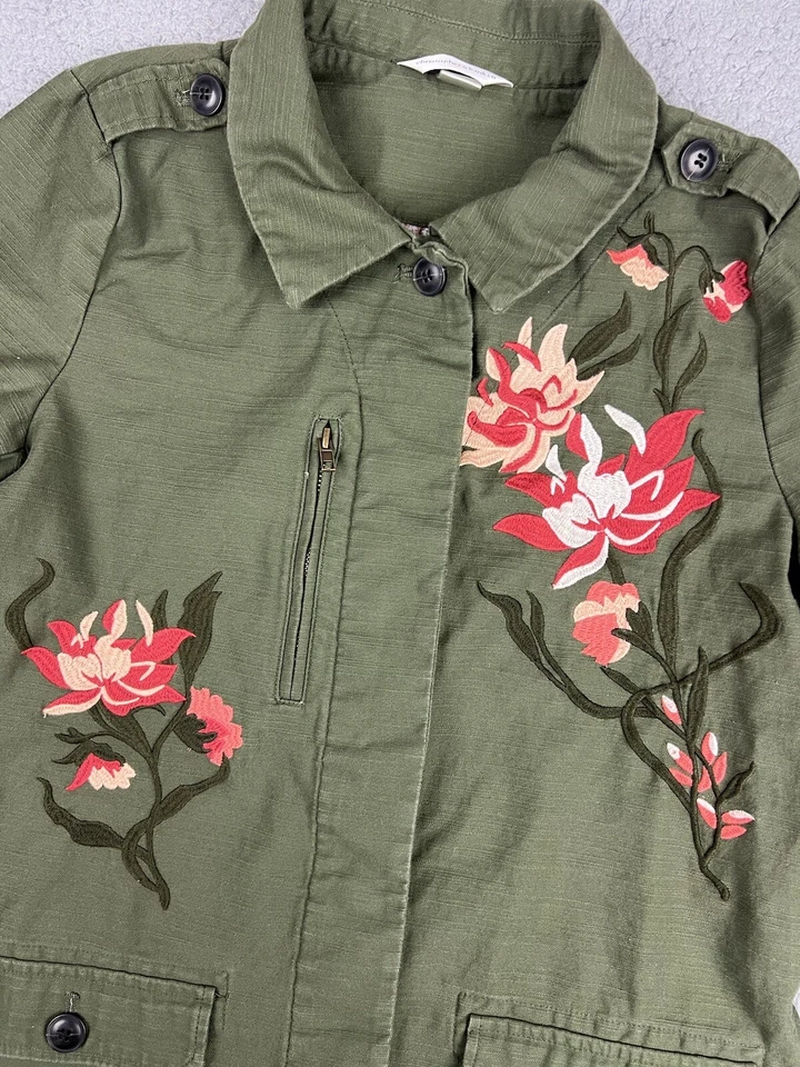 Chaqueta Christopher & Banks Mujer Mediana Bordada Floral Anorak Verde Ejército Foto 1 de 4