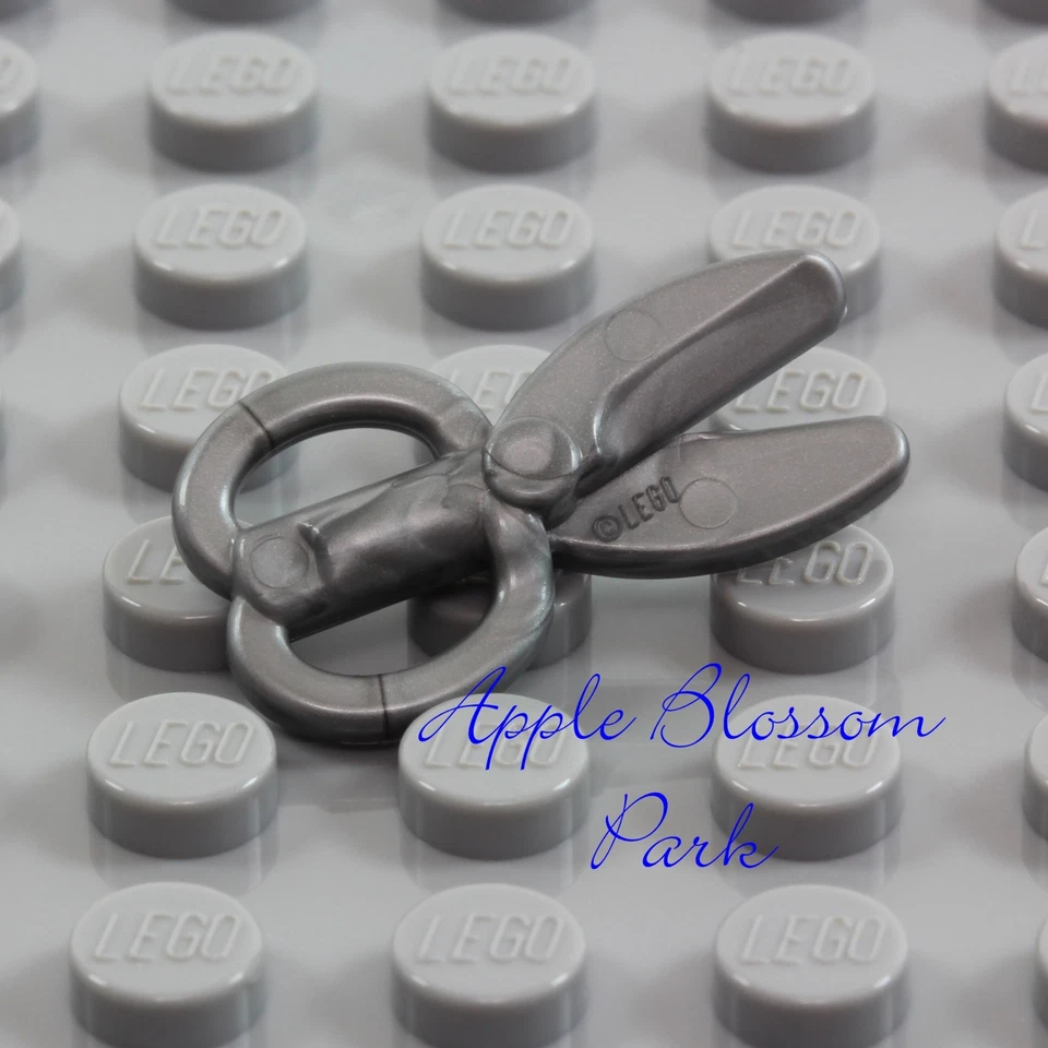 NUEVO Lego Minifigura Plata TIJERAS Amigos Minifigura Escuela Gris Par Tijeras Herramienta Foto 1 de 1