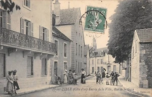 CPA 21 IS SUR TILLE ENTREE DE LA VILLE RUE DE LA GARE - Picture 1 of 1