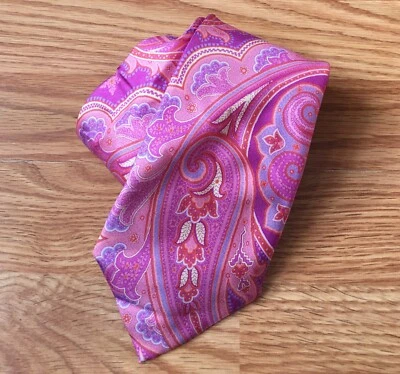 Gravata de seda masculina Duchamp London rosa paisley feita à mão Inglaterra - Imagem 1 de 4