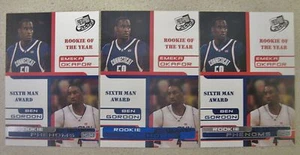 LOTE DE 3 TARJETAS DE NOVATO EMEKA OKAFOR/BEN GORDON 2005 PASE DE PRENSA #42 AZUL PARALELO - Imagen 1 de 1