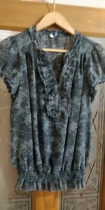 Evie Blouse Grey floral Size 16 Bust 42" Length 25" Short Sleeves Blouson Style - Picture 1 of 6