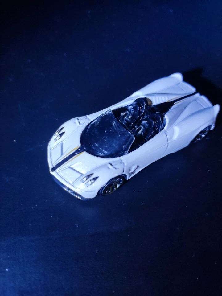 Hot Wheels 1:64 2020 Roadsters Mazda MX-5 Miata Car - Image 1 of 4