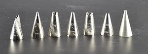 Wilton Cake Decorating Tips / Nozzles Vintage Made in Korea Set of 7 Assorted D9 - Picture 1 of 3