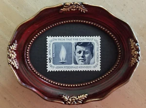 GERAHMTER PRÄSIDENT JOHN F. KENNEDY UNBENUTZT 1964 US-BRIEFMARKE - Bild 1 von 1