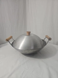 Wok vintage Atlas 14" rustico in acciaio al carbonio con manici in legno - Foto 1 di 8