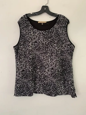 Regata Nipon Boutique 2X preta com estampa de animais forrada sem mangas elástica nova - Imagem 1 de 4