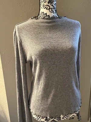 Suéter Top ROBERT RODRIGUEZ Para Mujer Gris Brillante Borde Lechuga M Mediano Nuevo Con Etiquetas Foto 1 de 4