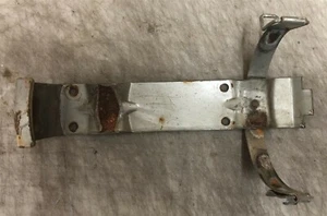 SOPORTE EXTINTOR MILITAR M35 M998 M151 MUTT M715 4210-01-261-5118 USADO - Imagen 1 de 3