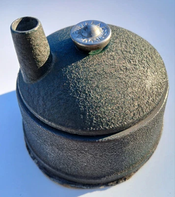 Vintage K&E ~ Keuffel & Esser ~ Cast Metal Drafting Pencil Lead Sharpener Green - Image 1 of 4