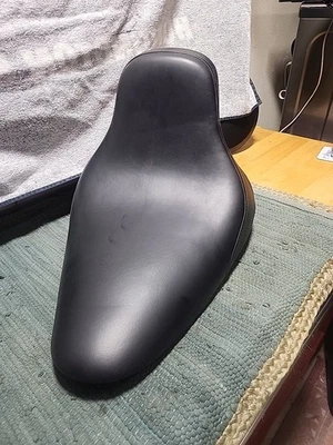 Asiento individual Harley Davidson Softail 2000-2006 ☆SIMILIAR TO-Saddlemen Renegade Foto 1 de 4