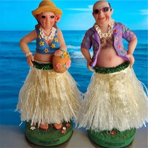 Divertidas estatuillas de pareja de bailarines de hula de 7,5” conjunto de baile decoración de playa hawaiana raro - Imagen 1 de 18