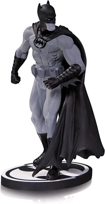 Batman Blanco y Negro Estatua Gary Frank NUEVO PRECINTADO Foto 1 de 4