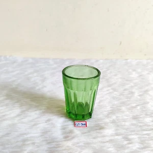 Vaso de tequila de vidrio verde vintage de los años 30 vajilla antigua coleccionable GT316 - Imagen 1 de 8