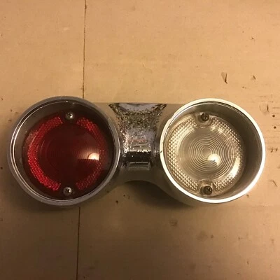 Luz trasera Oldsmobile F85 1961-62 camioneta OEM  Foto 1 de 4