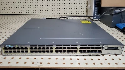 Conmutador Ethernet administrado Gigabit de 48 puertos Cisco Catalyst 3750X WS-C3750X-48T-S Foto 1 de 4