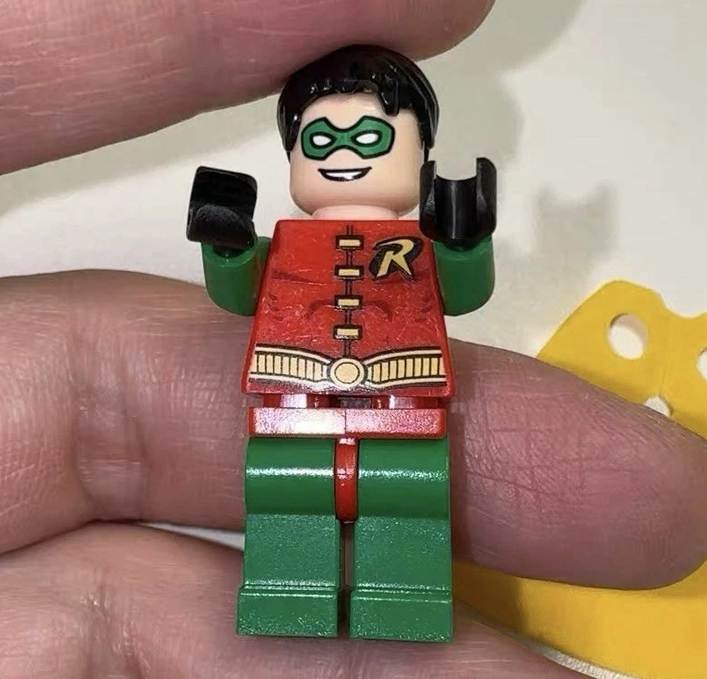 LEGO Robin Minifigure BAT025  Vintage 2008 DC Super Heroes - Image 1 of 4