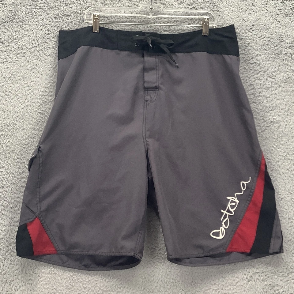Shorts de prancha vintage Gotcha masculino 38 cinza preto vermelho gráfico soletrado bolso de surf - Imagem 1 de 4