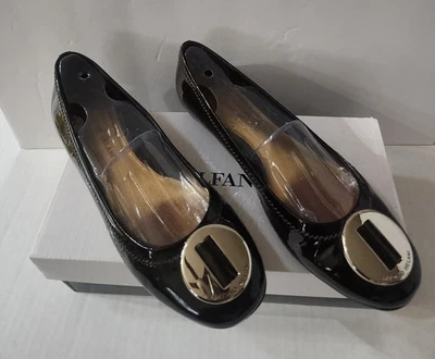 Zapatos planos Antonio Melani negros y plateados talla 8 M charol  Foto 1 de 4